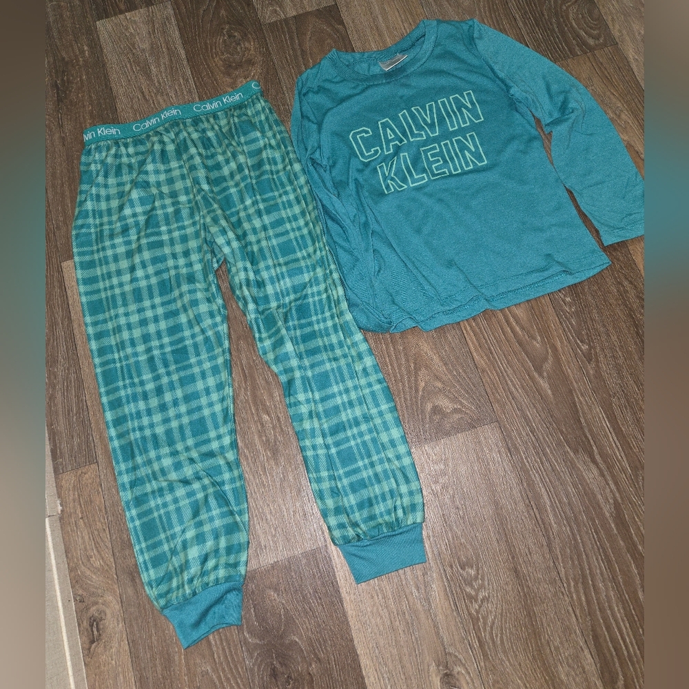 Boys soft Calvin Klein pj's size 6-7